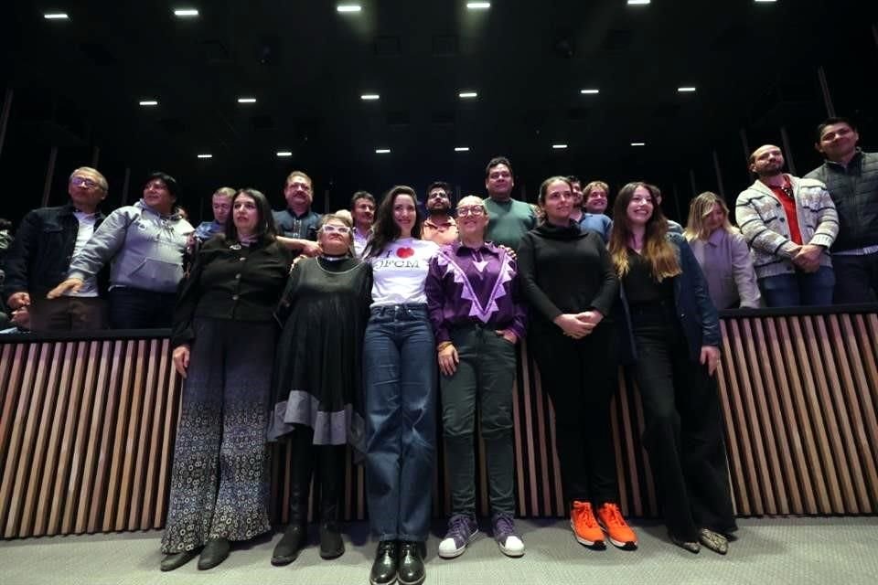 El disco 'New Orchestral Music from Mexico' es la primera grabación de música orquestal solo de compositoras mexicanas en la historia de la Orquesta Filarmónica de la Ciudad de México.