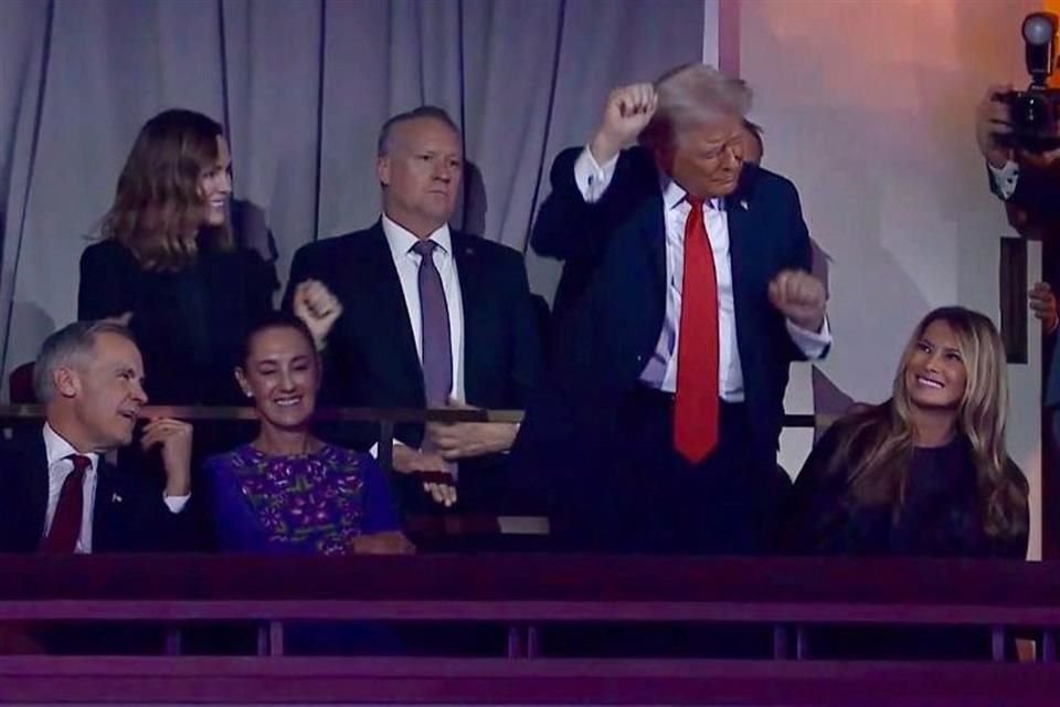 Trump baila 'YMCA' a un lado de Carney, Sheinbaum y Melania.
