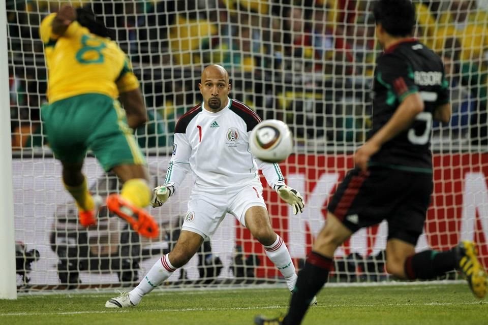 El 'Conejo' Pérez fue la sorpresa en la alineación.