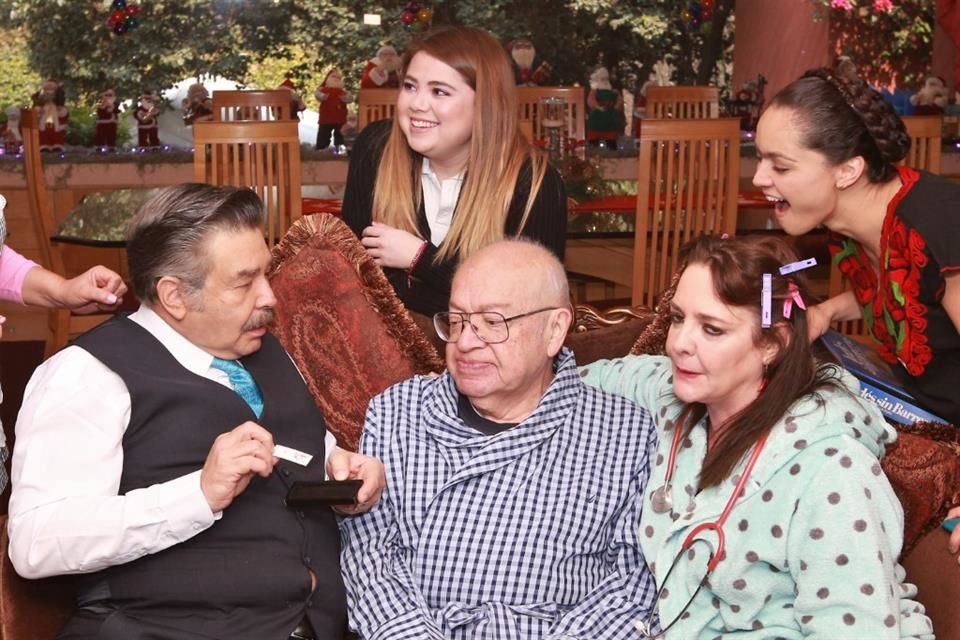 Jorge Ortiz de Pinedo despidió a Eduardo Manzano con un homenaje, destacando su legado y anunciando programas dedicados a su memoria.