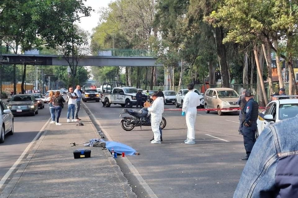 El hombre de la tercera edad salió proyectado y se impactó contra el pavimento, lo que provocó su fallecimiento casi de manera instantánea.