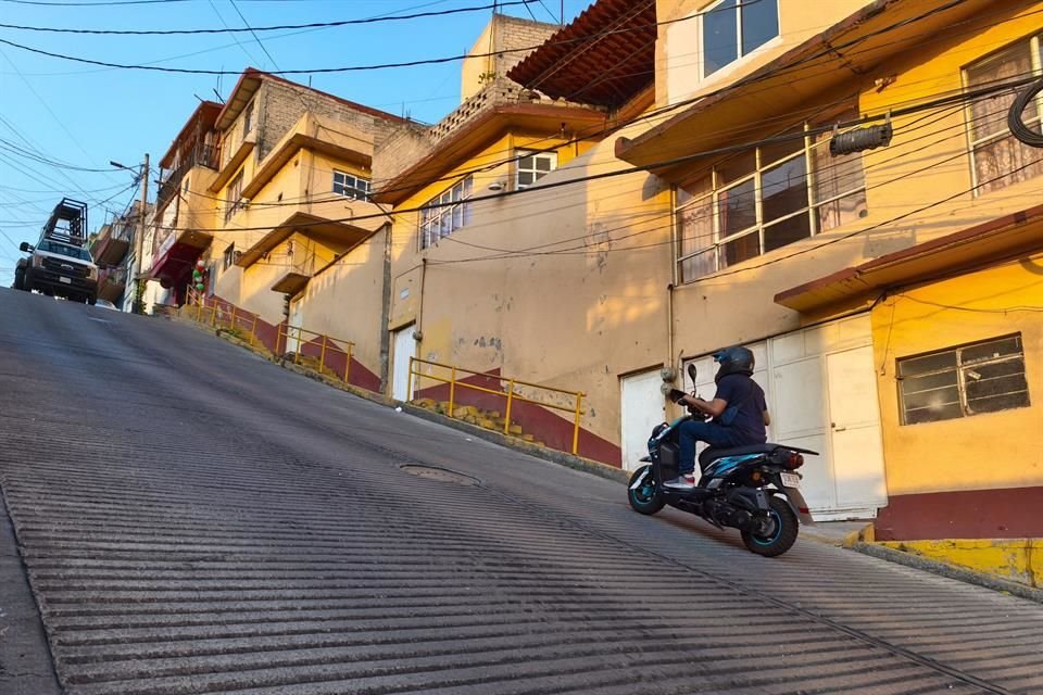El urbanista Roberto Remes, explicó que la Calle Paso Florentino tiene un desnivel de 30 metros entre Paso Real y Paso de la Patria.  