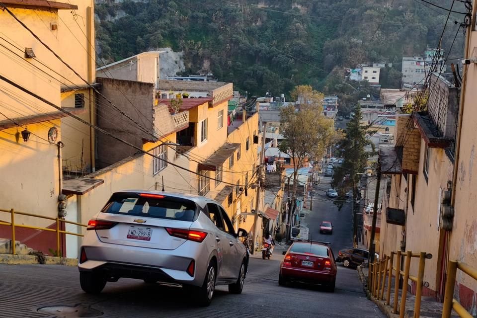 Esto, en una distancia de 170 metros, lo que implica una inclinación en un ángulo de 19.9 grados.  