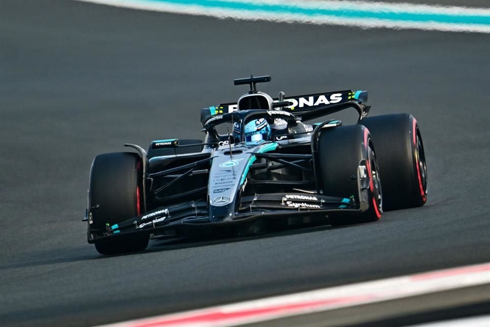 George Russell mejoró el registro de los McLaren al detener el cronómetro en 1'23'334.