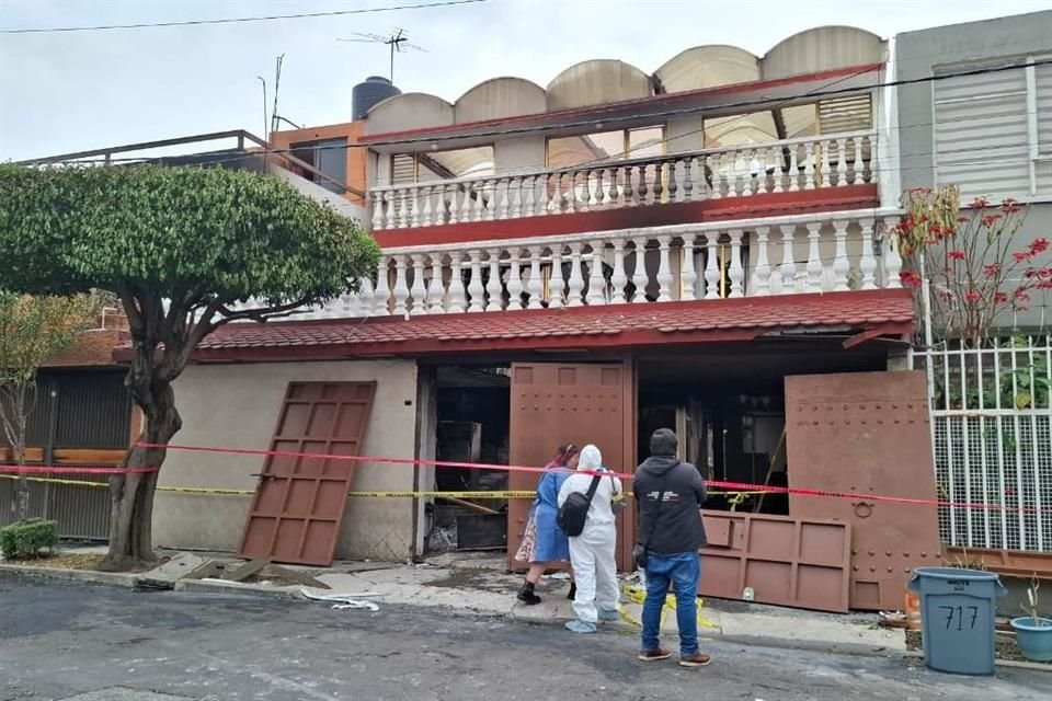 Una fuga de combustible y un chispazo provocó la explosión y la onda expansiva alcanzó la casa de un costado.
