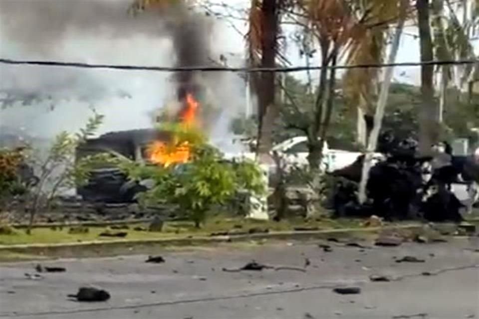 La explosión en Coahuayana dejó daños estructurales en varios vehículos, viviendas y negocios del lugar.