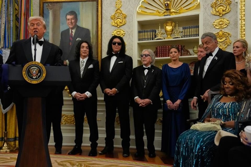 Donald Trump encabezó los Kennedy Center Honors 2025, que homenajearon a Stallone, KISS, Gloria Gaynor, George Strait y Michael Crawford.