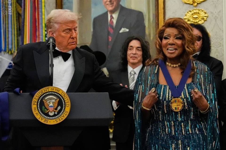 La reconocida cantante Gloria Gaynor también asistió al evento de este sábado.