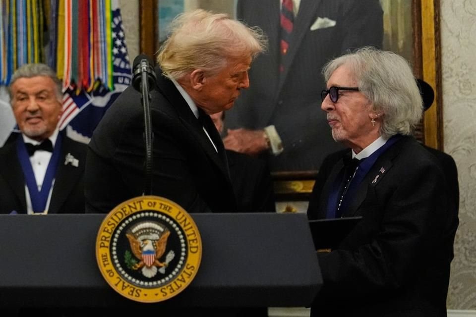 El baterista de KISS, Peter Criss, también saludó al Presidente de Estados Unidos.