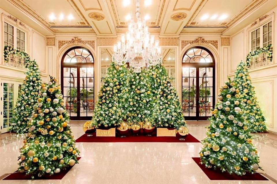 Tanto el lobby, como sus escaleras, centros de consumo y habitaciones parecen como sacadas de una elegante novela de antaño.