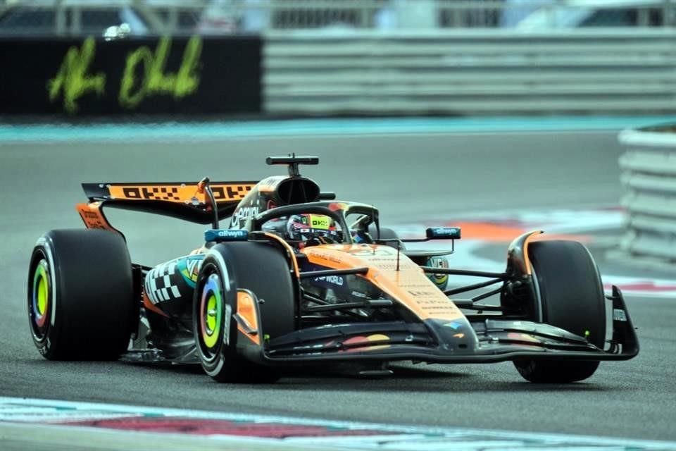 Oscar Piastri fue un 'soldadito' y obedeció las órdenes de su equipo y su premio fue terminar segundo en Abu Dhabi.
