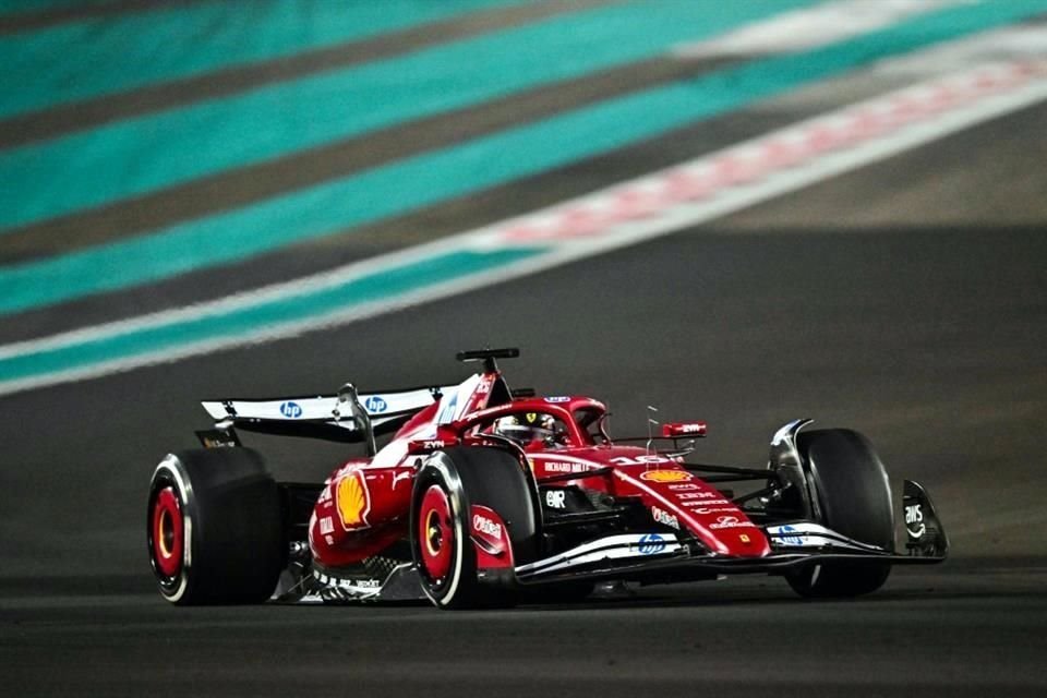 Charles Leclerc fue el único rival que ejerció presión ante Norris, pero al final al monegasco le faltó auto para sacar al británico del podio en Abu Dhabi.