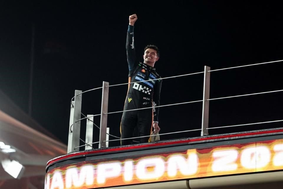 El británico Lando Norris celebrando su primer título en la F1.