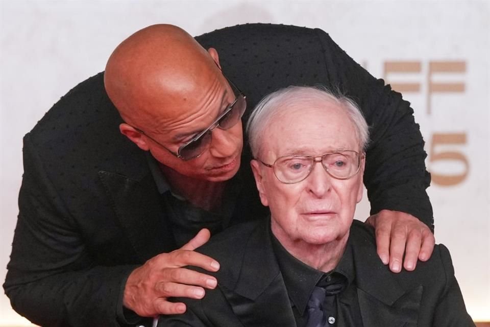 El histrión estuvo rodeado de sus tres nietos al recibir el honor de manos de su amigo, el actor Vin Diesel, en la gala exclusiva del evento en Yeddah, Arabia Saudita.