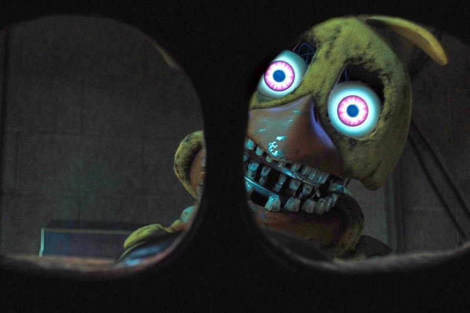 La secuela, escrita por el creador del juego Scott Cawthon, vio el regreso de miembros del elenco como Josh Hutcherson, Matthew Lillard y Elizabeth Lail, así como de la directora Emma Tammi.