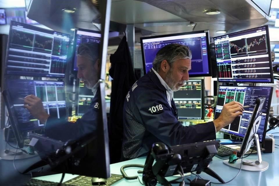 El aumento de los rendimientos de los bonos del Tesoro estadounidense también ejerció cierta presión sobre las acciones.