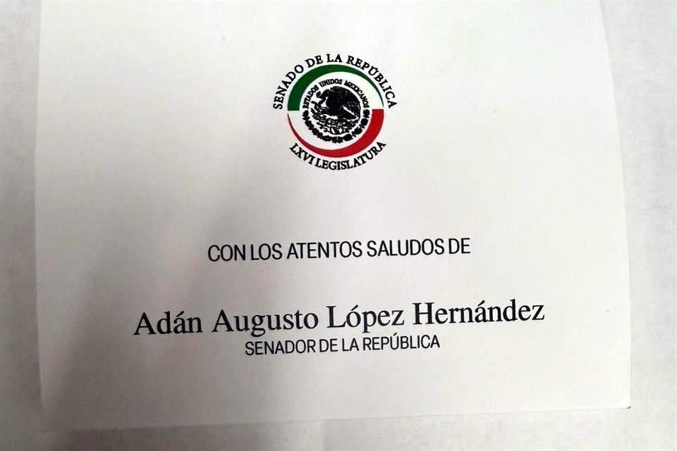 El regalo es del coordinador de la bancada de Morena en el Senado.