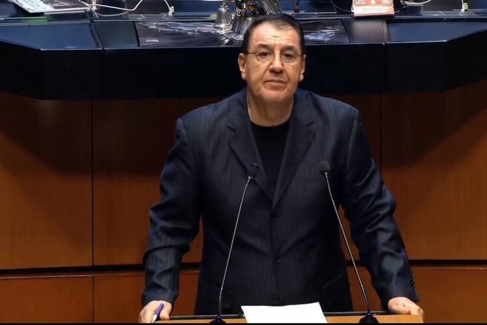 El senador dijo que si no hubiera conferencia matutina, no estaría la 4T a la par en el combate mediático.