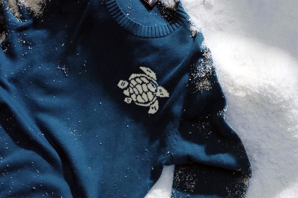 Presentando modelos como: trajes de baño de dos piezas, bolsas, shorts, sueters, camisas y chamarras, buscan darte la lista de los mejores regalos para tus seres queridos en estas fechas decembrinas.