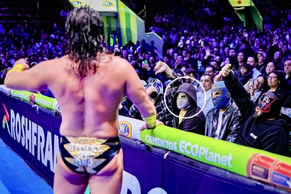 Bad Bunny llegó a México y, antes de arrancar su gira, disfrutó incógnito la función de lucha libre en Arena México con máscara de Místico.