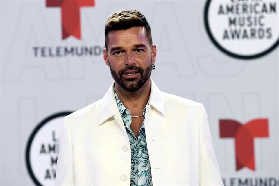 Ricky Martin, quien ha vendido más de 70 millones de álbumes en todo el mundo, ha acumulado durante poco más de cuatro décadas de carrera múltiples premios Grammy y Latin Grammy.