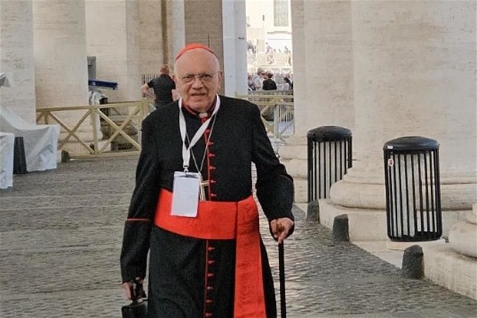 El Cardenal venezolano Baltazar Porras denunció que fue amenazado con ser detenido y se le retuvo su pasaporte.