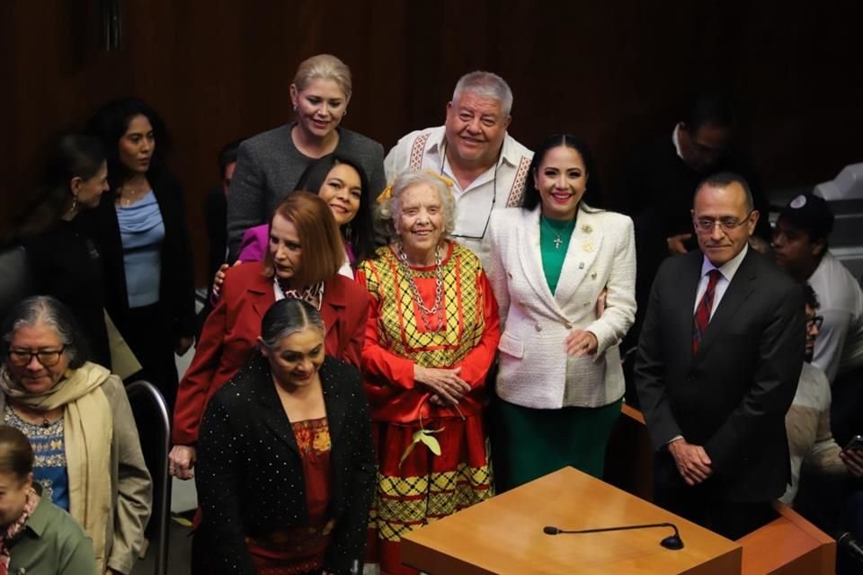 Ceremonia Solemne en la Cámara de Senadores en la que se nombró la sala de Comparecencias Elena Poniatowska Amor