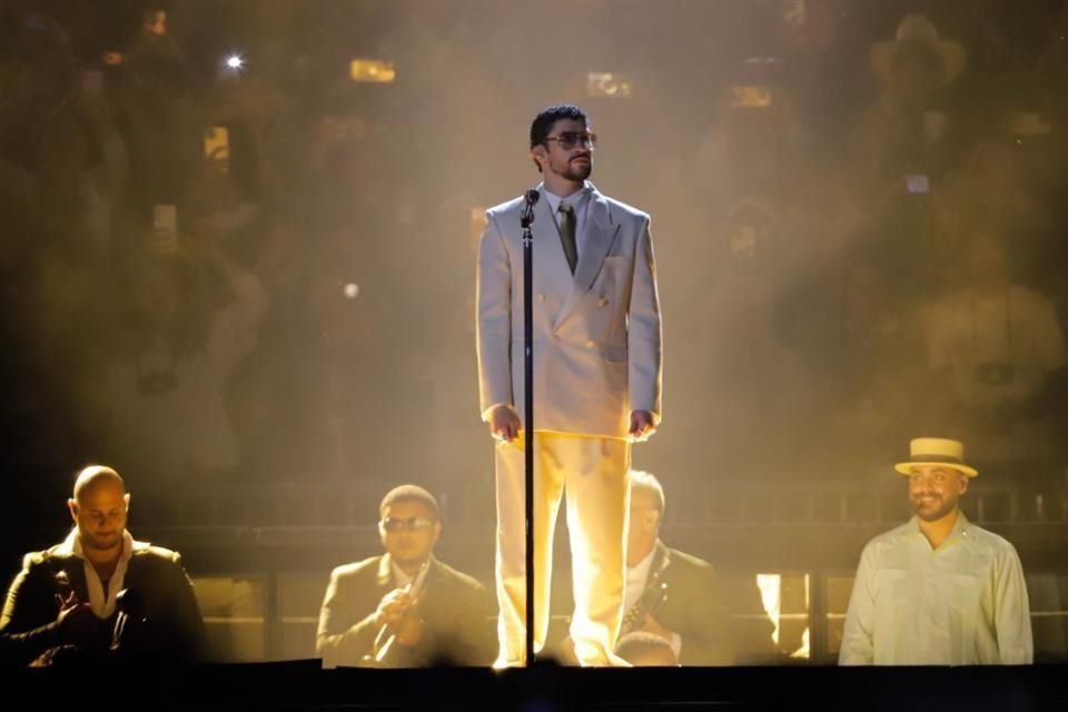 En 'BAILE INoLVIDABLE', la pista se abrió para que algunas parejas mostraran sus mejores pasos.