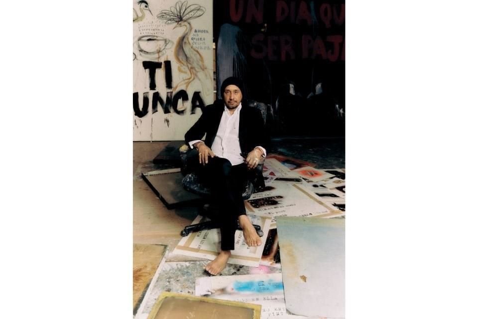 El pintor oaxaqueño Amador Montes cumplió el pasado junio 50 años; celebra más de dos décadas de trayectoria con un libro que recorre su obra.