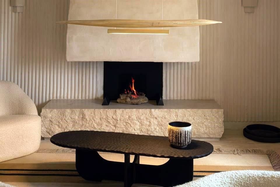 El modelo es una escultura aérea que ilumina con carácter propio.