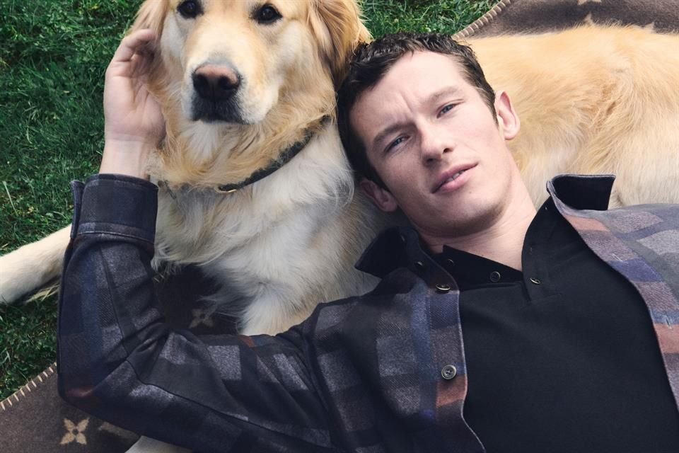 Este nuevo lanzamiento evoca la tradición viajera de la Maison, así como un cierto toque bucólico presente en la precolección masculina Primavera/Verano 2026.