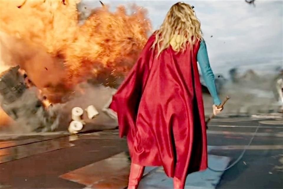 El adelanto cierra con secuencias de combate en distintos territorios galácticos.