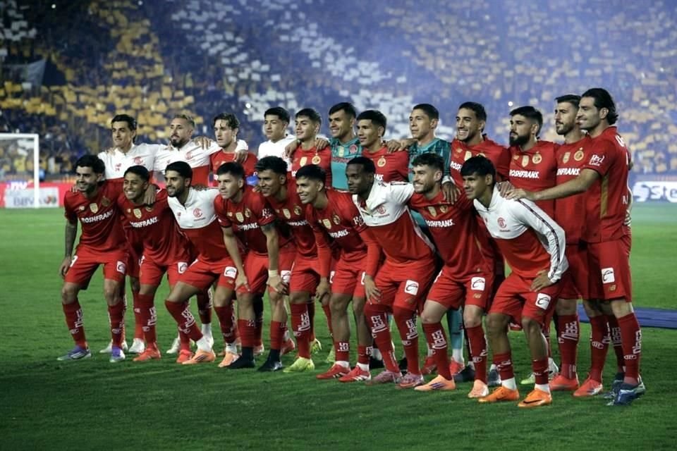 Más del color en la casa de los Tigres. Enorme mosaico.