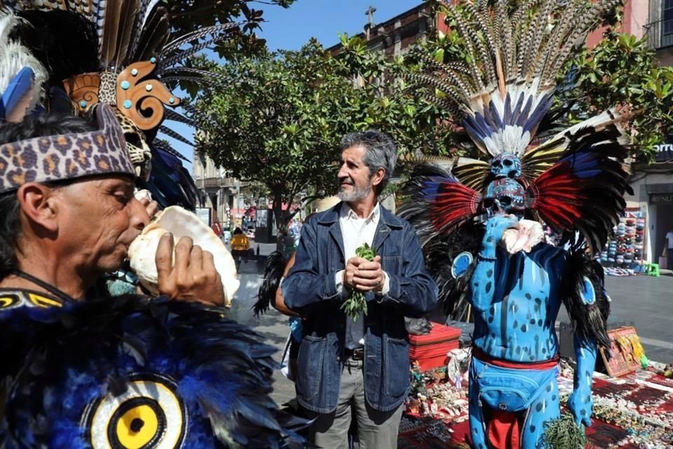 En el libro 'Tenochtitlan' Pablo Ortiz Monasterio retrata atuendos, objetos y rituales, entre otras expresiones en las que resuena el legado prehispánico en pleno siglo 21.