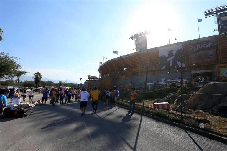 Repasa las imágenes del ambiente desde el Universitario. Tigres vs. Necaxa.