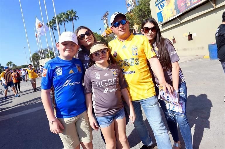 Repasa las imágenes del ambiente desde el Universitario. Tigres vs. Necaxa.