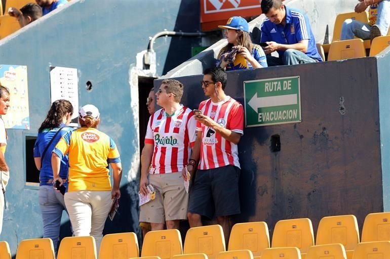 Repasa las imágenes del ambiente desde el Universitario. Tigres vs. Necaxa.