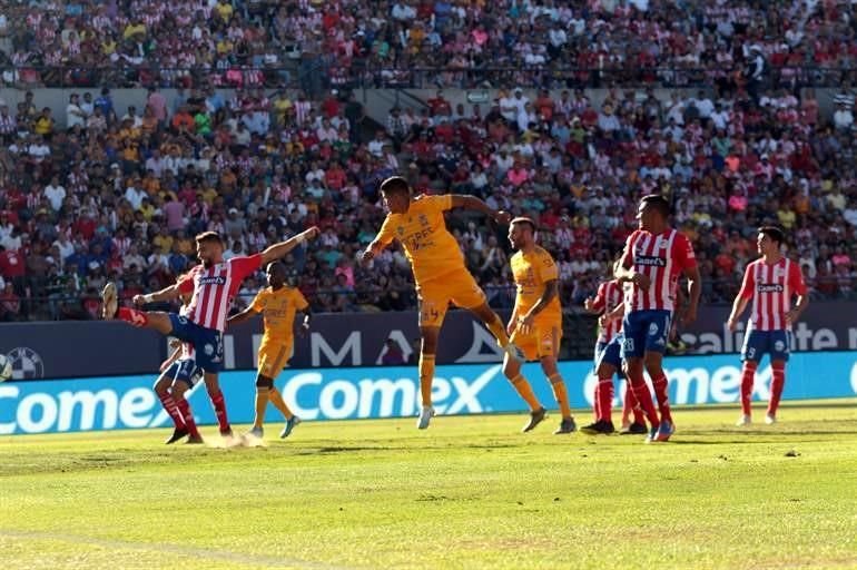 A pesar de jugar con 10 hombres, el recién ascendido Atlético de San Luis le arrebató un empate a los Tigres en el Estadio Alfonso Lastras