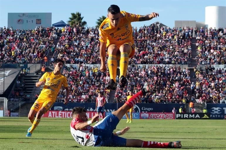 A pesar de jugar con 10 hombres, el recién ascendido Atlético de San Luis le arrebató un empate a los Tigres en el Estadio Alfonso Lastras