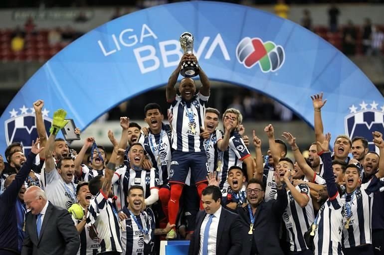 Rayados ganó su quinto título de Liga y los festejos en la cancha no se hicieron esperar.