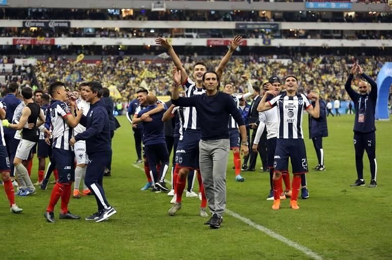 Rayados ganó su quinto título de Liga y los festejos en la cancha no se hicieron esperar.