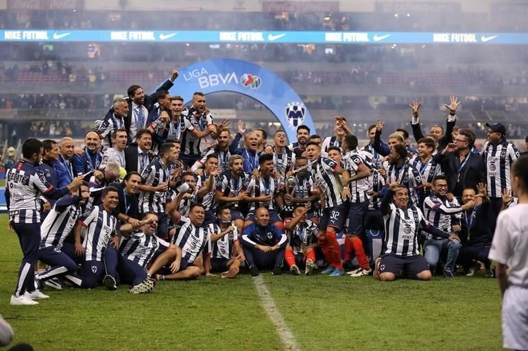 Rayados ganó su quinto título de Liga y los festejos en la cancha no se hicieron esperar.