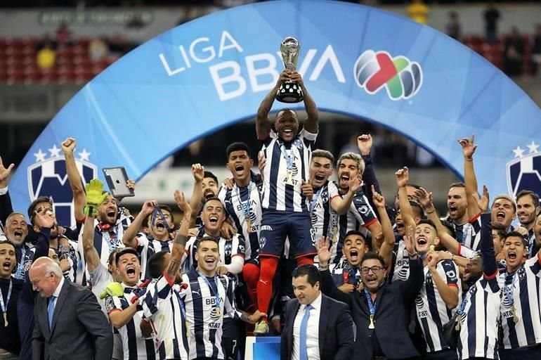 Rayados ganó su quinto título de Liga y los festejos en la cancha no se hicieron esperar.