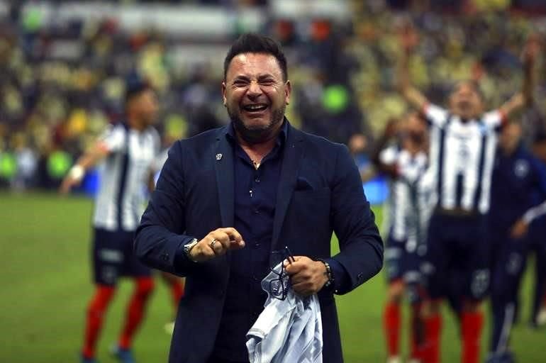 Rayados ganó su quinto título de Liga y los festejos en la cancha no se hicieron esperar.