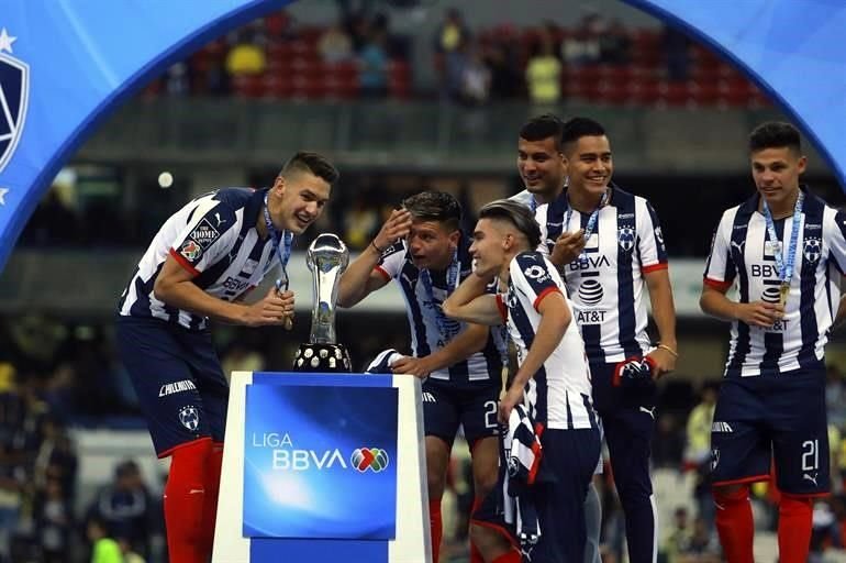 Rayados ganó su quinto título de Liga y los festejos en la cancha no se hicieron esperar.