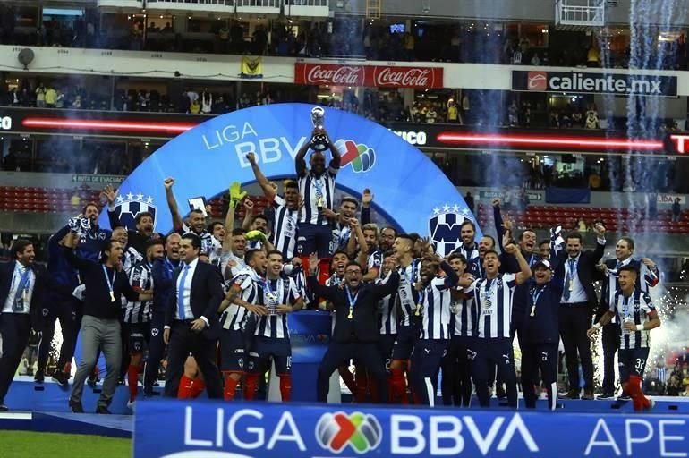 Rayados ganó su quinto título de Liga y los festejos en la cancha no se hicieron esperar.