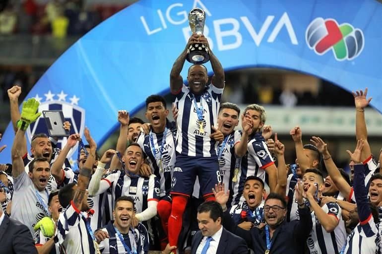 Rayados ganó su quinto título de Liga y los festejos en la cancha no se hicieron esperar.