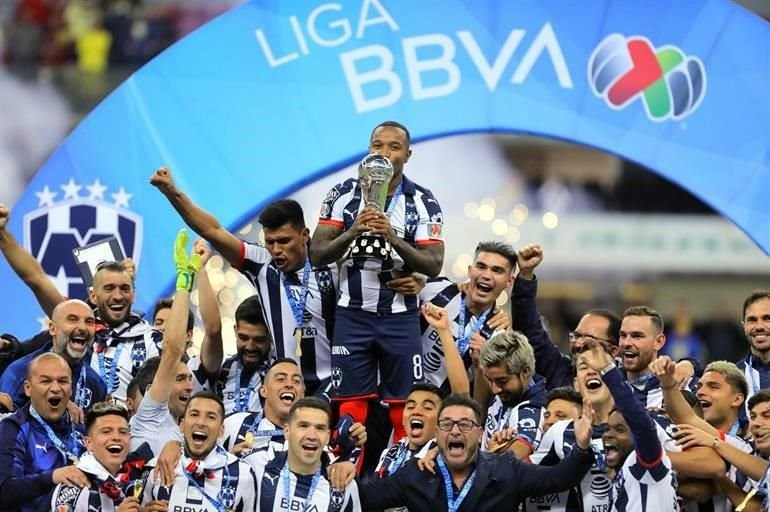 Rayados ganó su quinto título de Liga y los festejos en la cancha no se hicieron esperar.