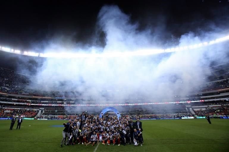 Rayados ganó su quinto título de Liga y los festejos en la cancha no se hicieron esperar.