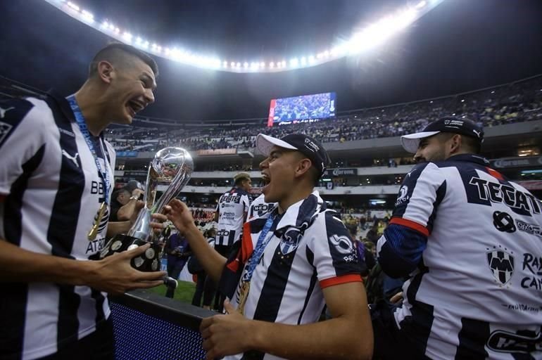 Rayados ganó su quinto título de Liga y los festejos en la cancha no se hicieron esperar.